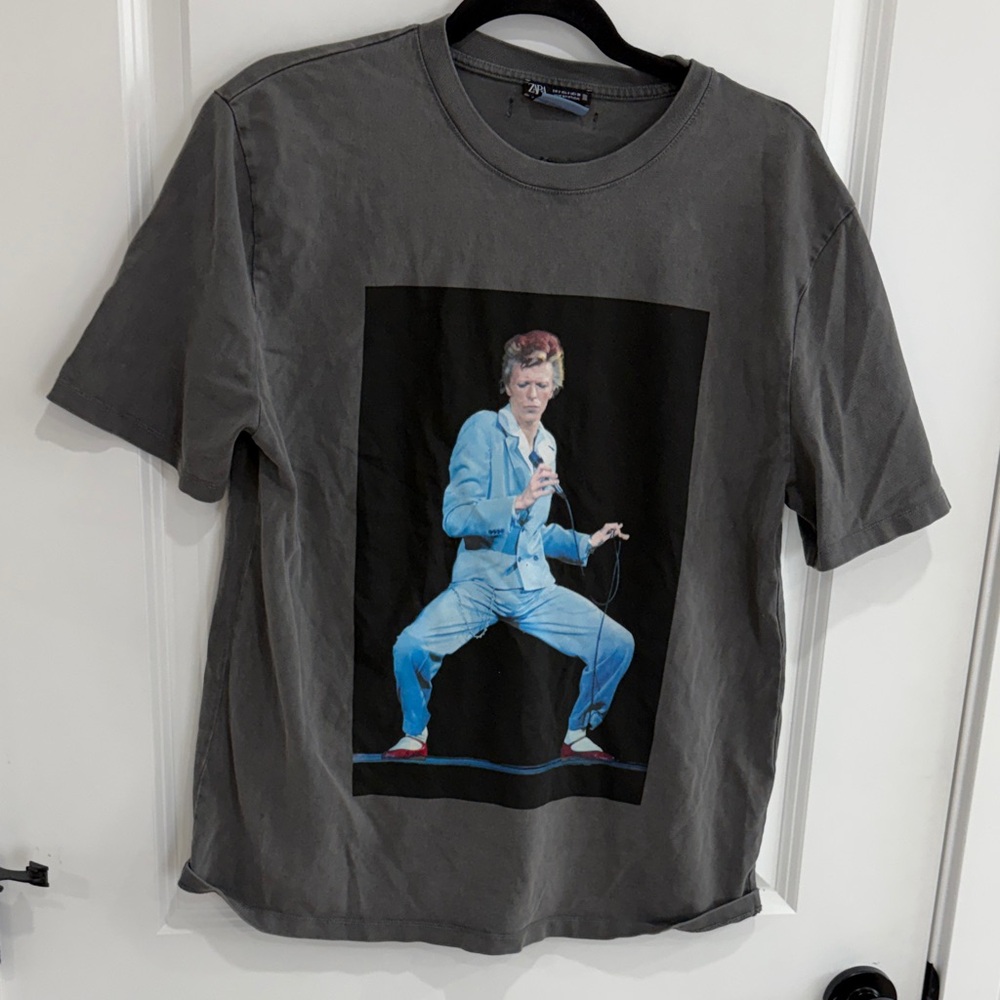 Zara‎ Charcoal Tee with Iconic Performer Print